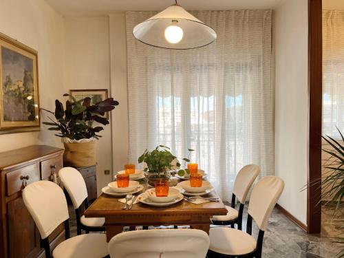 a dining room with a table with white chairs and a dining room at Luxury Relax Apartment near Venice Station in Venice