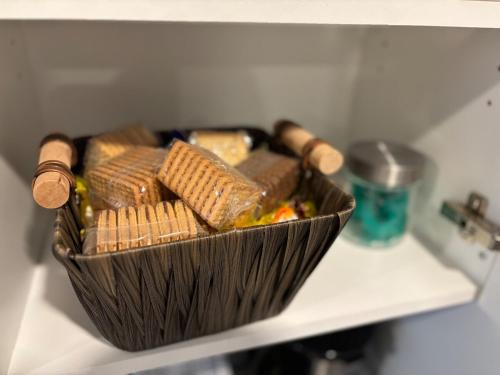 Makanan di atau berdekatan apartmen