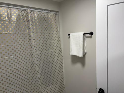 Bilik mandi di Urban Oasis -Your Private Spotless Suite
