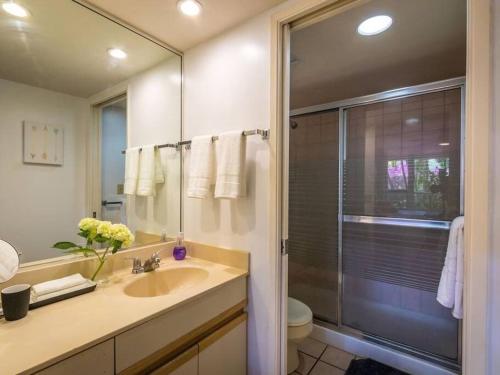 Ένα μπάνιο στο Signature Residences at Maui Banyan, SALE