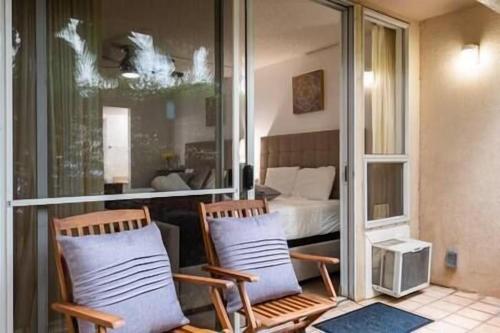 Χώρος καθιστικού στο Signature Residences at Maui Banyan, SALE
