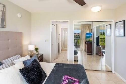 Χώρος καθιστικού στο Signature Residences at Maui Banyan, SALE