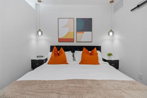 Katil atau katil-katil dalam bilik di Lux King Suite-Patio & Pool-Gym-By Domain Mall