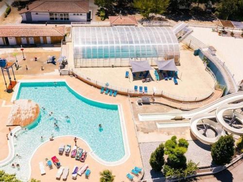 Πισίνα στο ή κοντά στο Mobil-home Prestige avec Terrasse - 4 personnes, 2 chambres - API-1-52-486