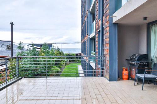 a balcony with a view of the ocean from a building at HOM I Conjunto frente a la Costanera 2D2B in Puerto Varas