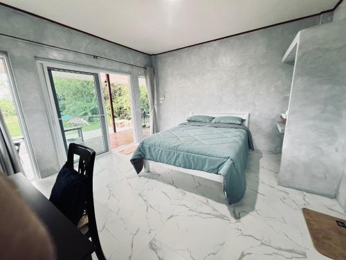 Postel nebo postele na pokoji v ubytování Himmuang Homestay