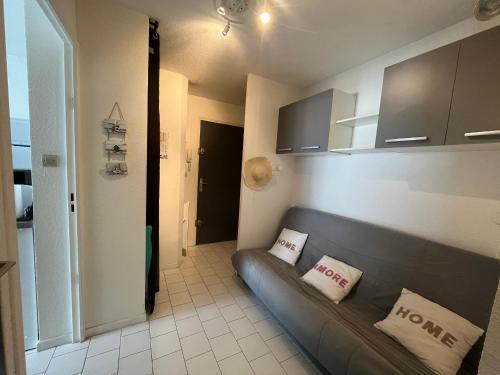 Appartement 2 pièces avec loggia vue canal, garage fermé et WIFI