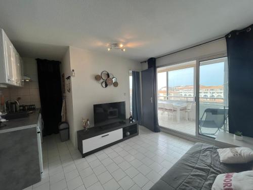 Appartement 2 pièces avec loggia vue canal, garage fermé et WIFI
