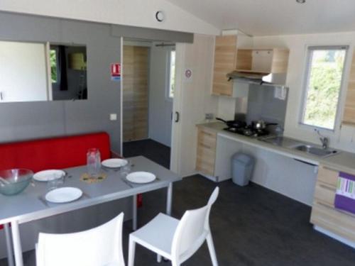 Gallery image of Mobil-home 4 pers. avec terrasse à Puget-Théniers - API-1-52-717 in Puget-Théniers