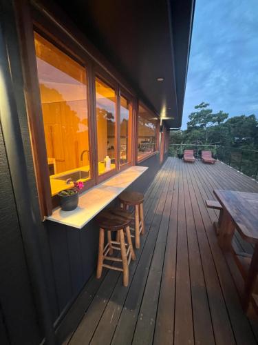 Μπαλκόνι ή βεράντα στο Private Treehouse Villa and Outdoor Bath