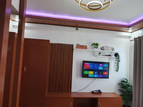 a room with a flat screen tv on a wall at Mistow MarinaSpatial Dumaguete in Piapi