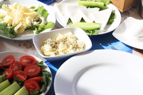 Makanan di atau berdekatan hotel