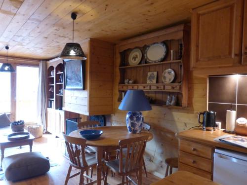 Duplex charmant 3 pièces, 6 pers, centre Méribel, proche pistes, WIFI - FR-1-411-990