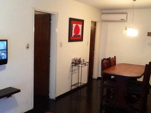 Televiisor ja/või meelelahutuskeskus majutusasutuses Nueva Córdoba Rondeau