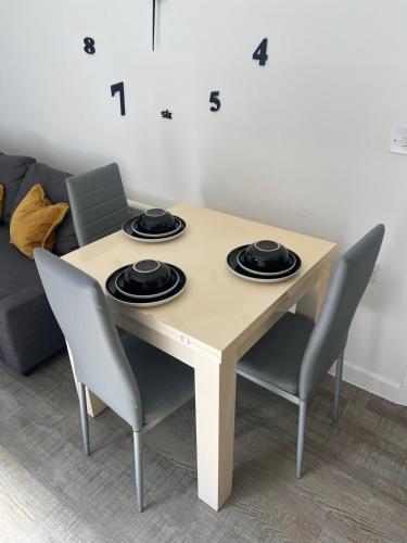Gallery image of City Haven, Luxury 2-Bed, 2-Bath City Centre Flat with Gym & Garden - Steps from Cruise Terminal in Southampton
