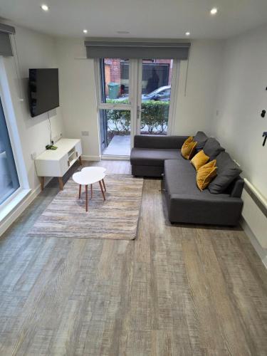 Gallery image of City Haven, Luxury 2-Bed, 2-Bath City Centre Flat with Gym & Garden - Steps from Cruise Terminal in Southampton