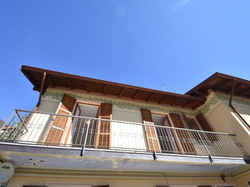 a building with a balcony on top of it at Spacious Retreat in Cannero in Cannero Riviera