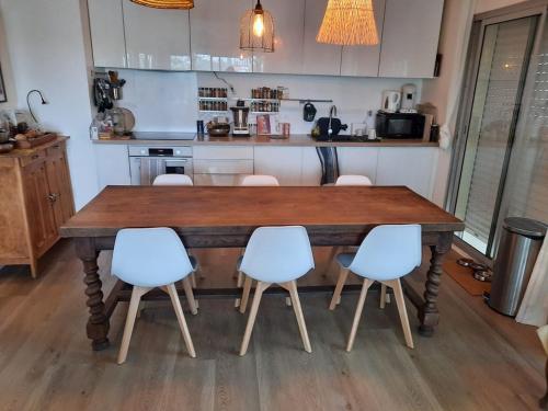 Dapur atau dapur kecil di Chambre privée avec balcon et parking gratuit Anglet Bayonne
