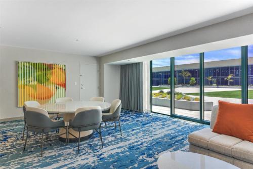 Ruang duduk di Hilton Anaheim