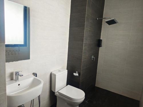 Ένα μπάνιο στο Two Bedroom Troika Kota Bharu by AGhome