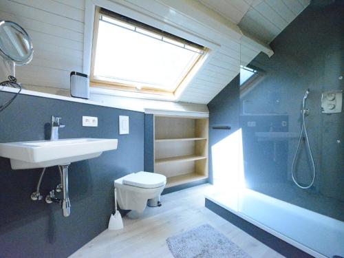 Un baño de Chalet in Bièvre for 9 Person