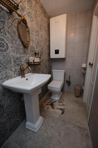 a bathroom with a sink and a toilet at Vila Skodupė 