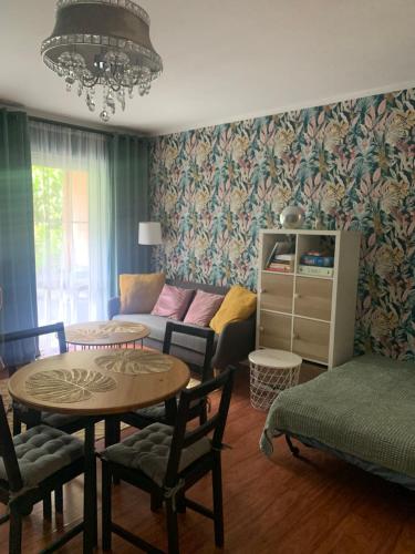 a living room with a couch and a table at Apartament dwupokojowy in Gollnow