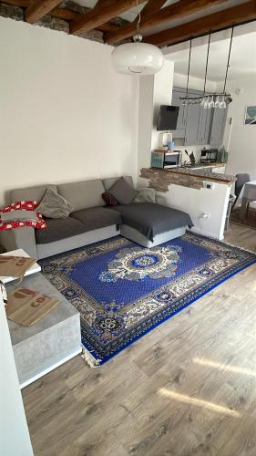 منطقة جلوس في Casa indipendente con giardino privato e posto macchina gratuito