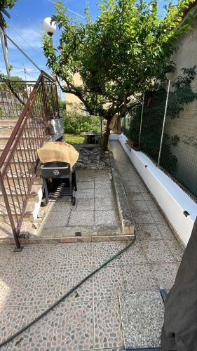 شرفة أو تراس في Casa indipendente con giardino privato e posto macchina gratuito