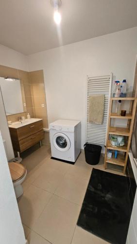 Charming 1 Bedroom Apartment with terrace air conditioning and private parking