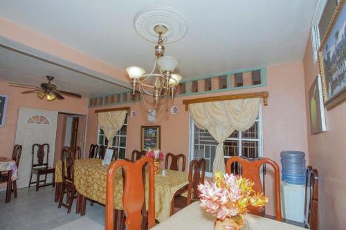 a dining room with a table and chairs at La Belle Maison Milot in Samson