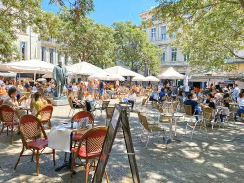 Charming 1 Bedroom Apartment with terrace air conditioning and private parking