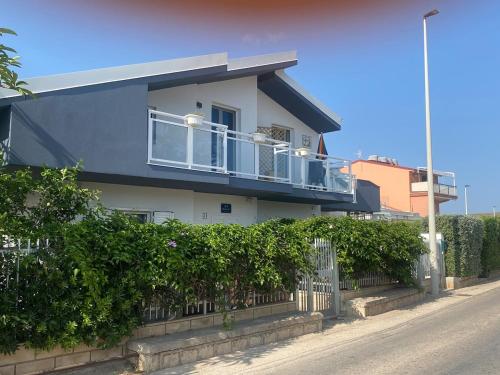 Το κτήριο όπου στεγάζεται  το διαμέρισμα