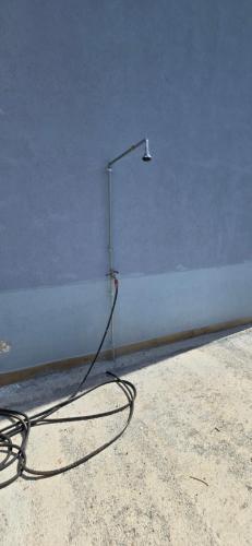 a street light sitting on the side of a wall at SOLUNTUM - locazione turistica in Santa Flavia