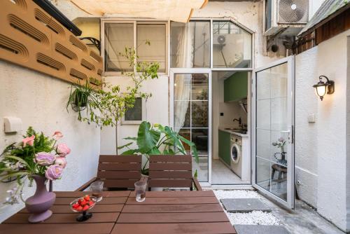 Un patio o zona al aire libre en Xizhi B&B & Luxury Courtyard