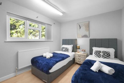 Postel nebo postele na pokoji v ubytování Keel Drive Modern 3-Bedroom, 2-Bathroom Home