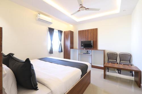 Gallery image of HK Hotel KINNERA in Karīmnagar