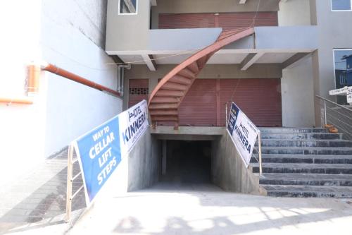 Gallery image of HK Hotel KINNERA in Karīmnagar