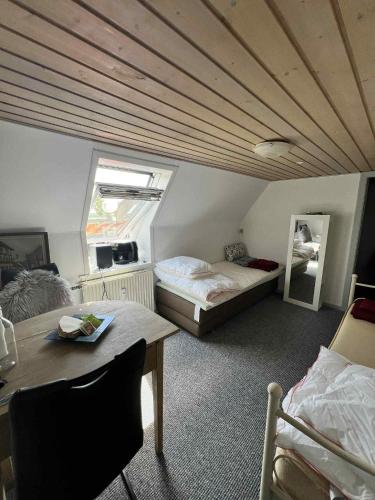 a room with two beds and a table in it at Gravsgade 55 in Ribe
