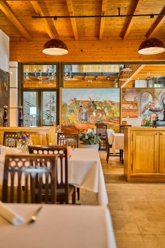 a dining room with tables and chairs in a restaurant at Villa Luisa Francesca in Montebelluna