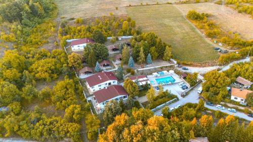 an aerial view of a house with a yard at Комплекс Асеневци in Tsareva Livada