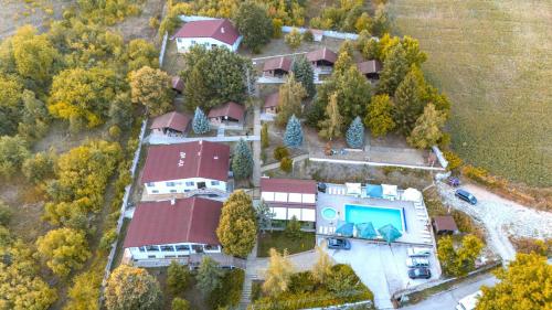 an aerial view of a house with a swimming pool at Комплекс Асеневци in Tsareva Livada
