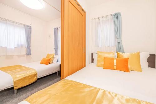 Postel nebo postele na pokoji v ubytování Akihabara Skytree Premium Apartment 301