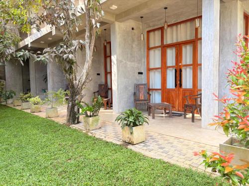 Taman di luar Tiny house
