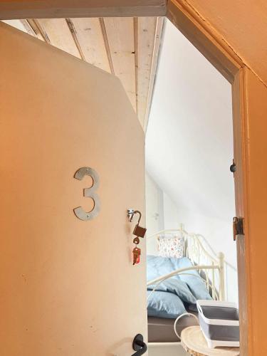 a door with the number three in a bedroom at Gravsgade 55 in Ribe