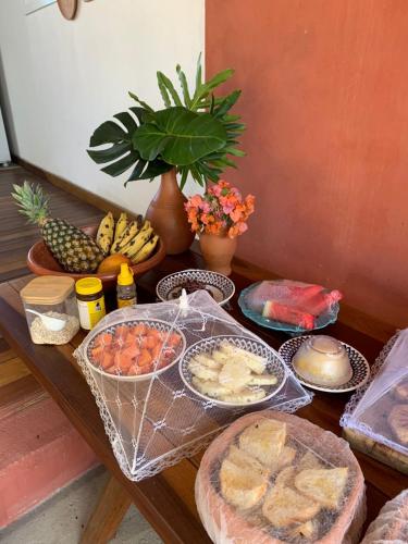 Makanan di atau berdekatan rumah tamu ini