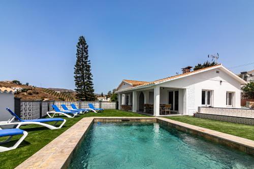 Villa Benajarafe with pool and parking