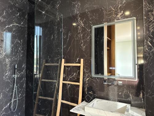 a bathroom with a sink and a mirror and a ladder at Villa Badia, 30 minutes médina, 4 suites, piscine in Oulad Mazoug