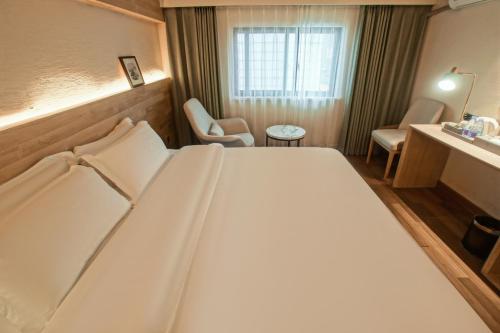 Postel nebo postele na pokoji v ubytování Suzhou Liuxiang Hotel