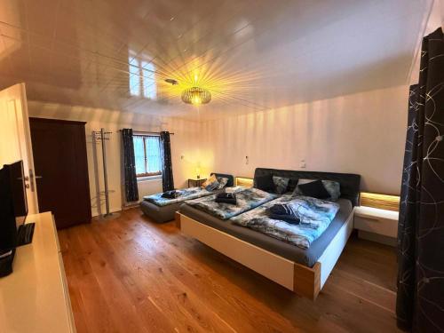 a bedroom with two beds and a ceiling at Ferienhaus TraunseeStrand in Ebensee